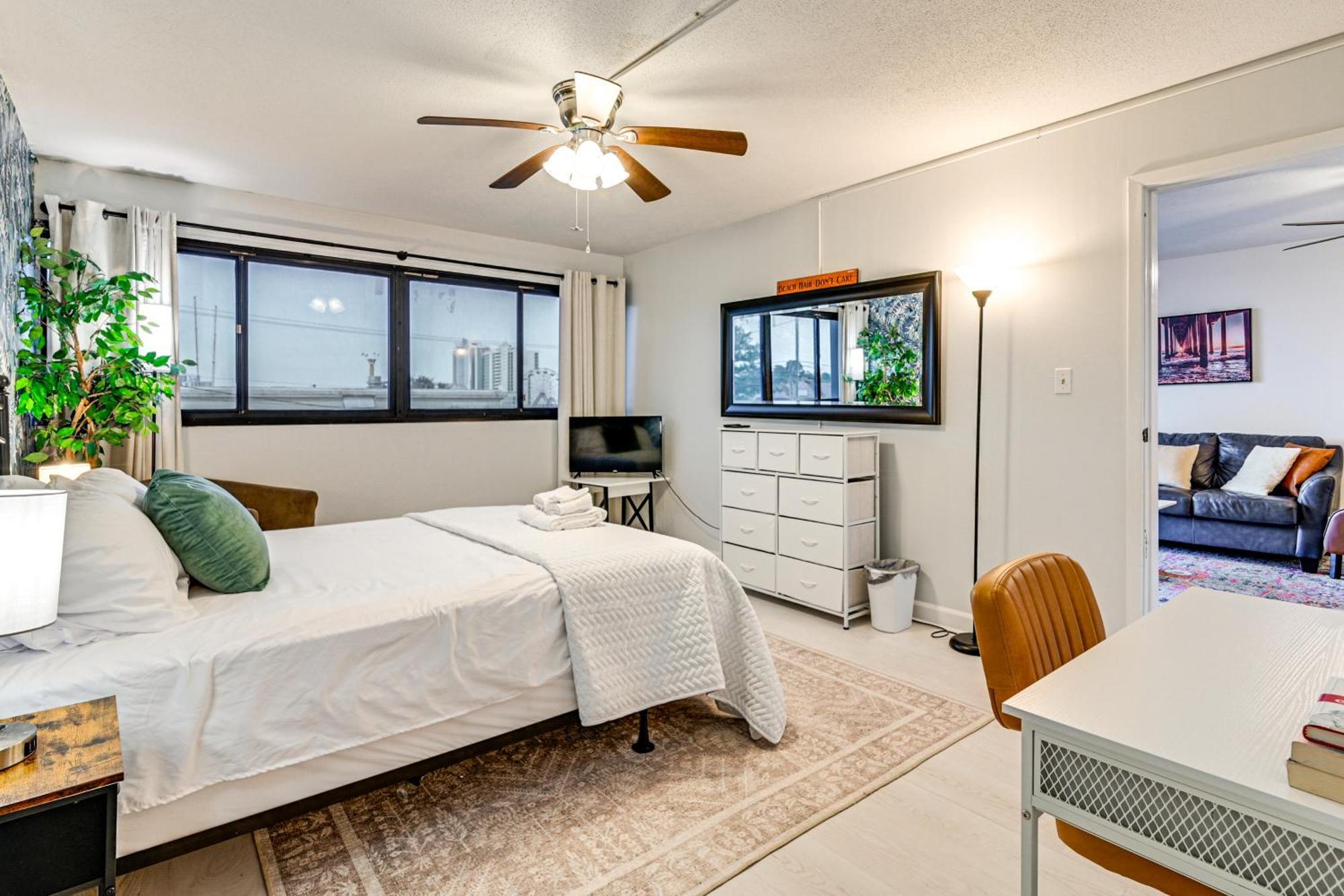 Updated Resort Condo, Walk To Myrtle Beach! 외부 사진